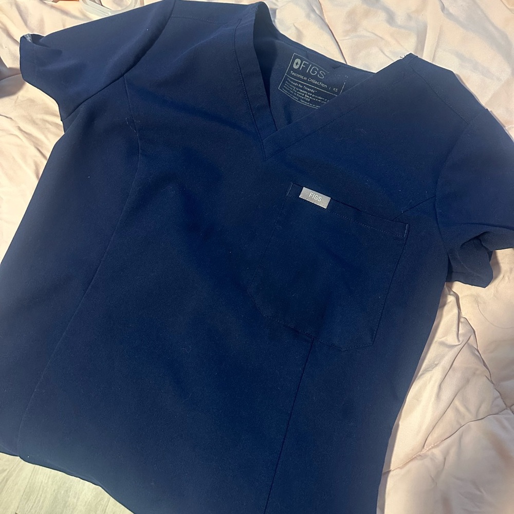 Figs scrub top